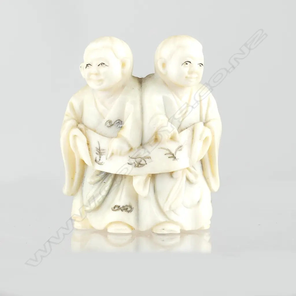 A Japanese ivory netsuke Image 1++