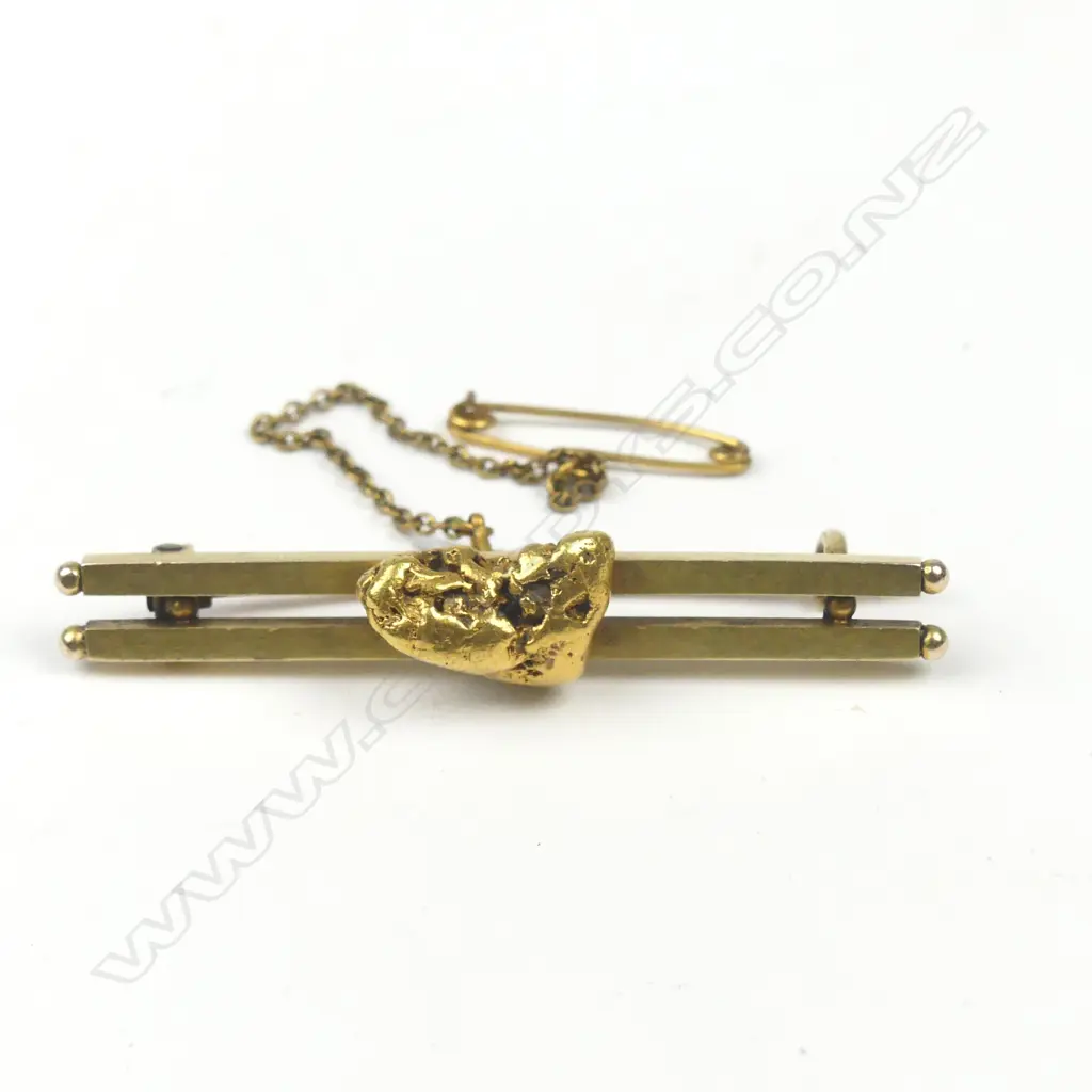 A NZ colonial gilded 9ct and natural gold nugget brooch Image 1++