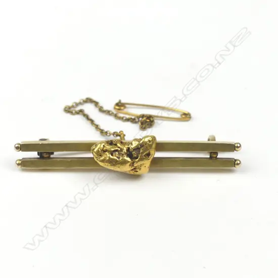 A NZ colonial gilded 9ct and natural gold nugget brooch