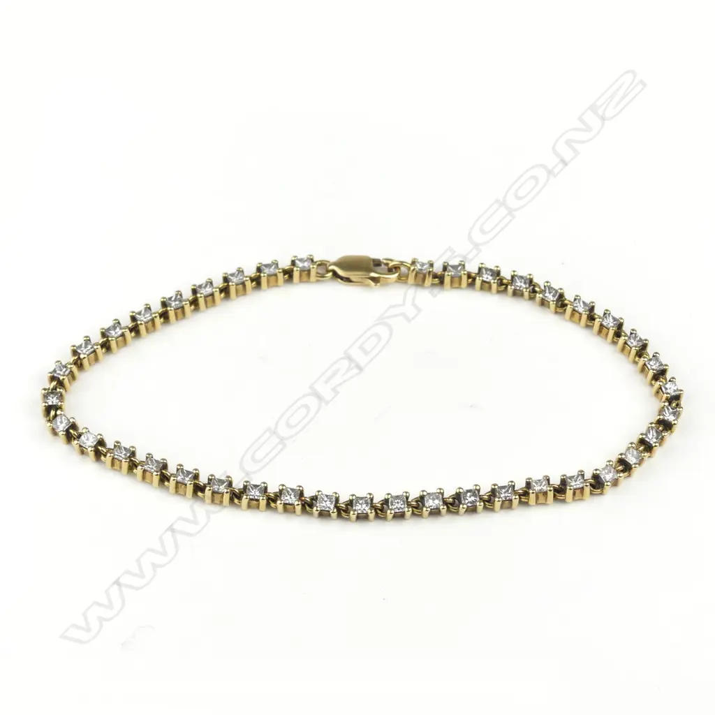 An 18ct yellow gold and diamond tennis bracelet Image 1++