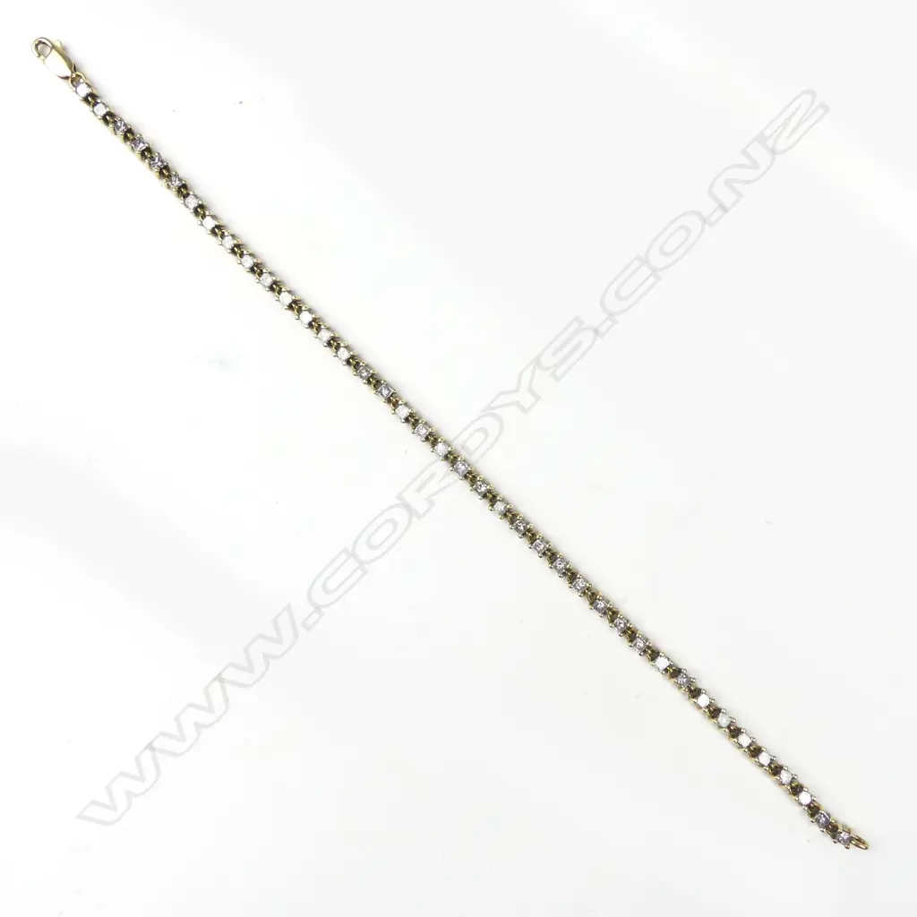An 18ct yellow gold and diamond tennis bracelet Image 1++