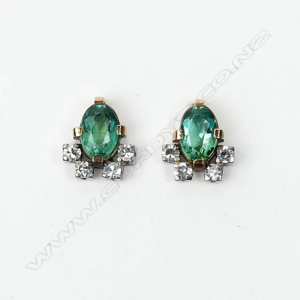 An 18ct yellow and white gold diamond and tourmaline brooch Image 1++