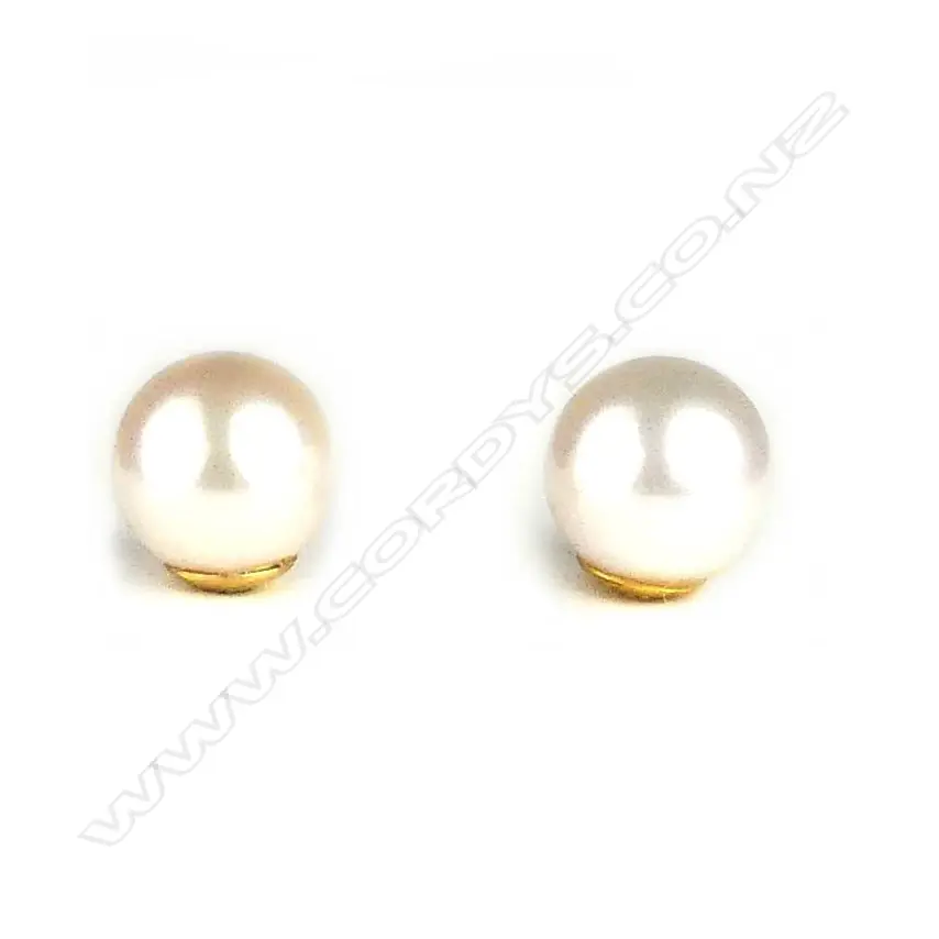 A pair of 9ct. yellow gold and cultured pearl stud earrings Image 1++