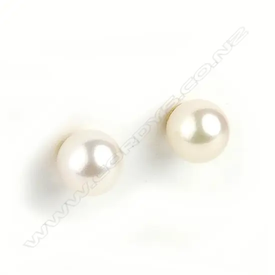 A pair of 9ct. yellow gold and cultured pearl stud earrings