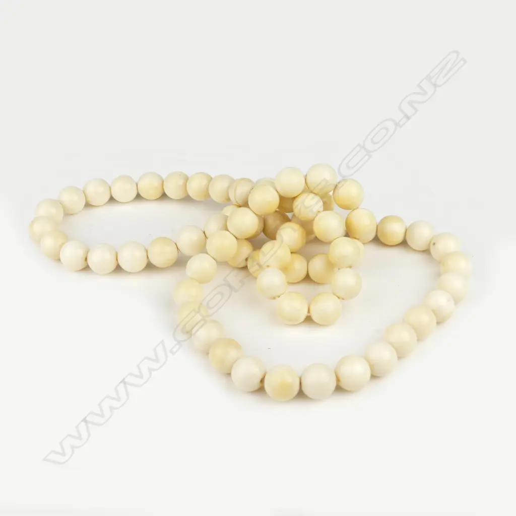 A vintage ivory bead necklace Image 1++