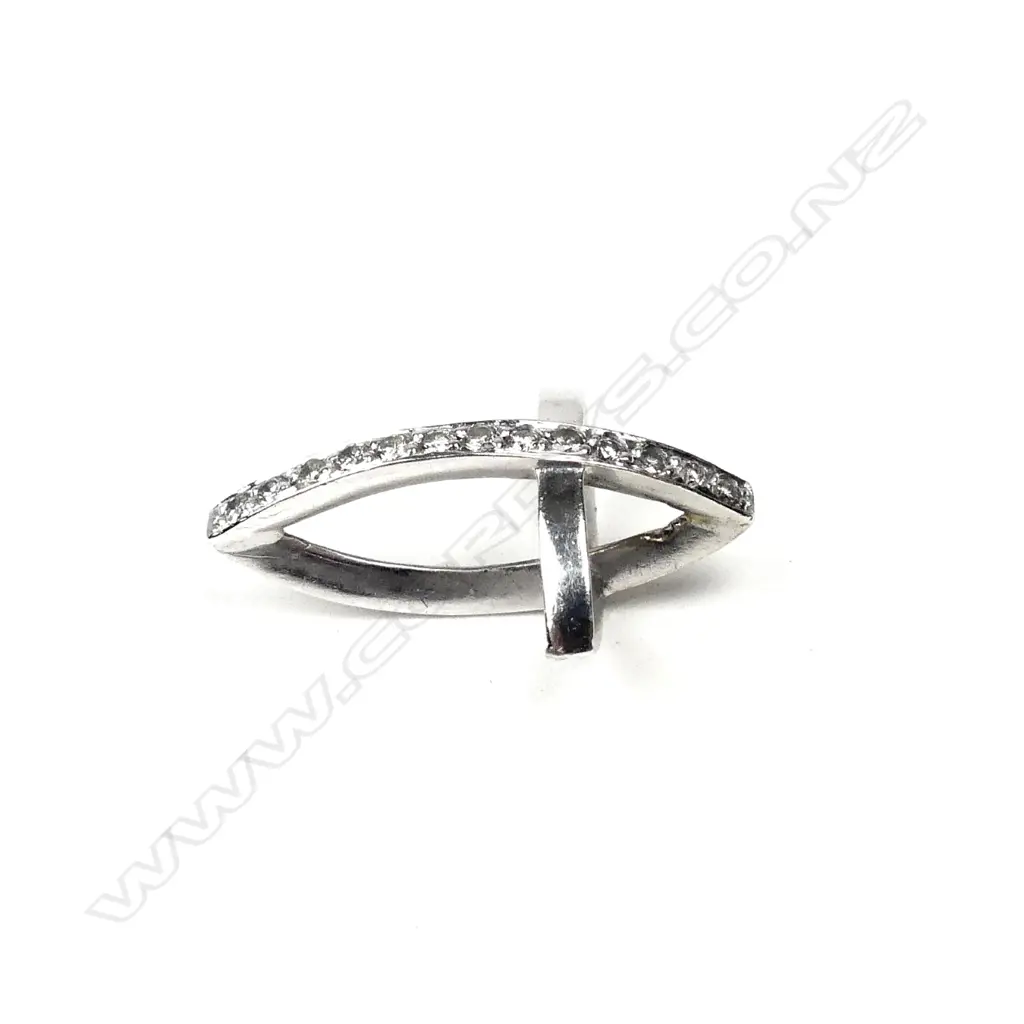 An 18ct white gold and diamond pendant Image 1++