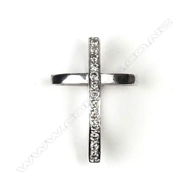 An 18ct white gold and diamond pendant Image 1++