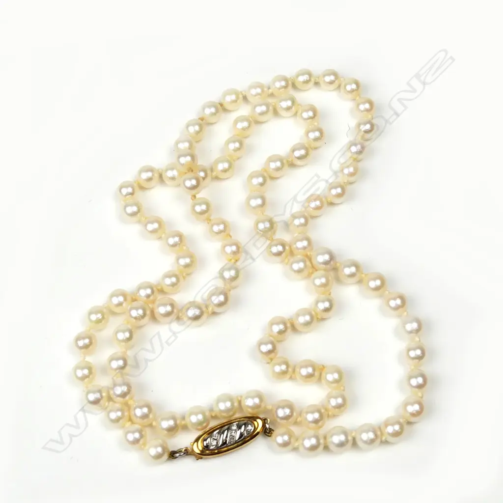 A cultured pearl necklace Image 1++