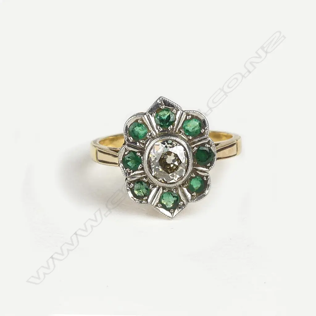 An estate 18ct gold platinum diamond and emerald ring Image 1++