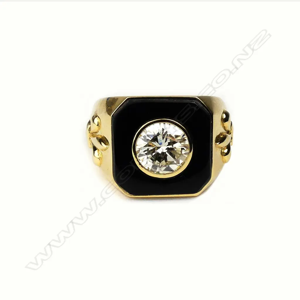 A gent's 18ct gold 2.83ct diamond solitaire ring Image 1++