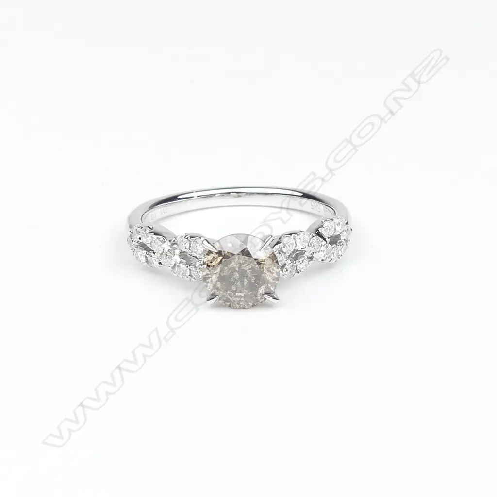 An 14ct white gold and diamond ring Image 1++