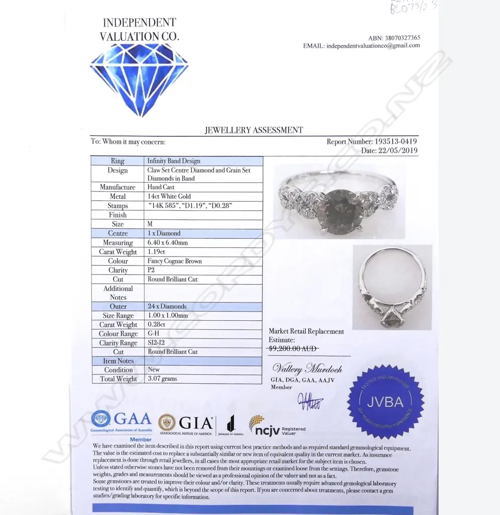 An 14ct white gold and diamond ring Image 1++