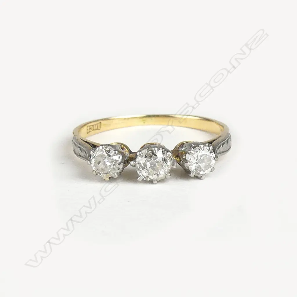 An 18ct gold and three stone diamond ring Image 1++