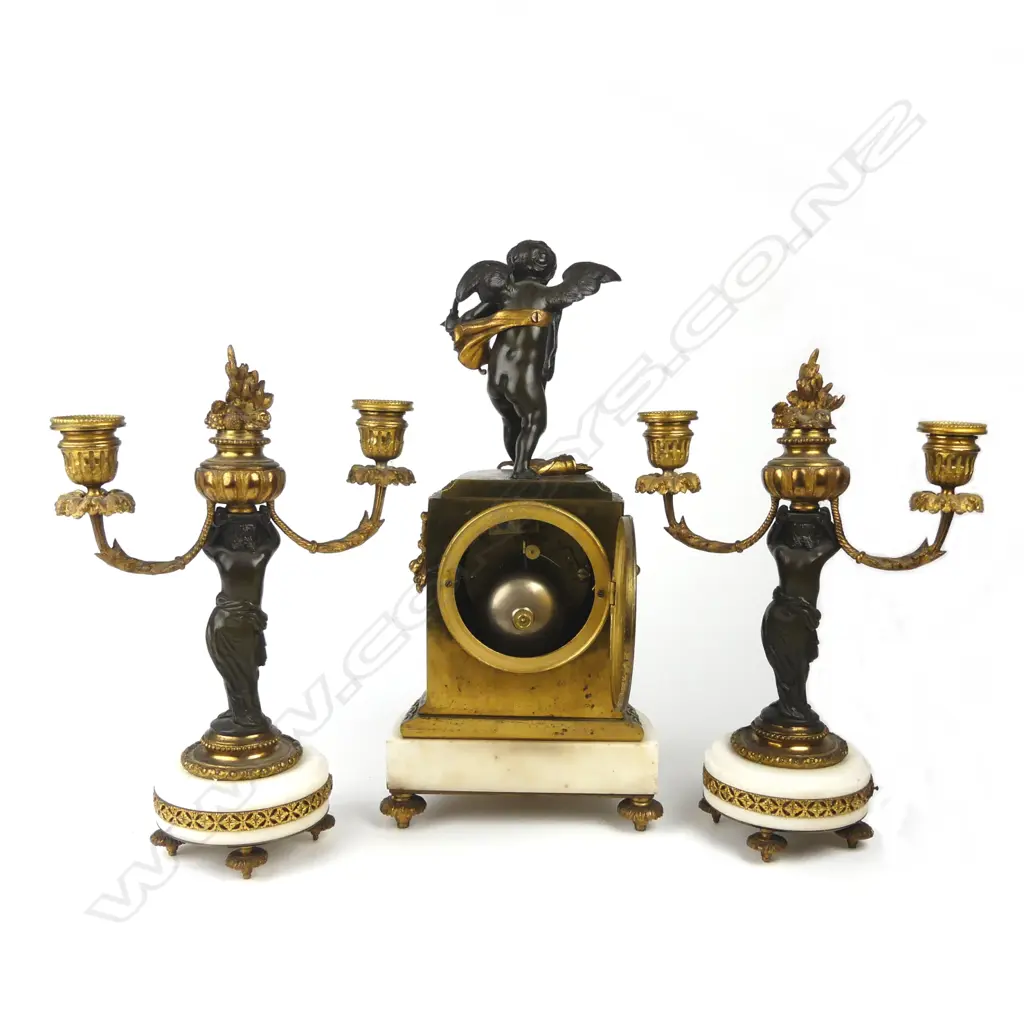 An impressive French mantel clock and garniture Image 1++