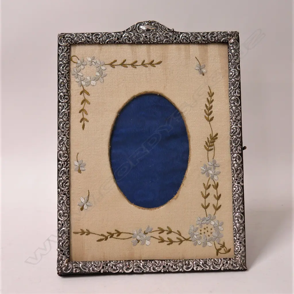 An Edwardian silver large rectangular photo frame Image 1++