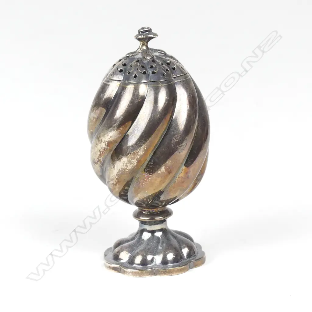 A William IV silver sugar caster Image 1++