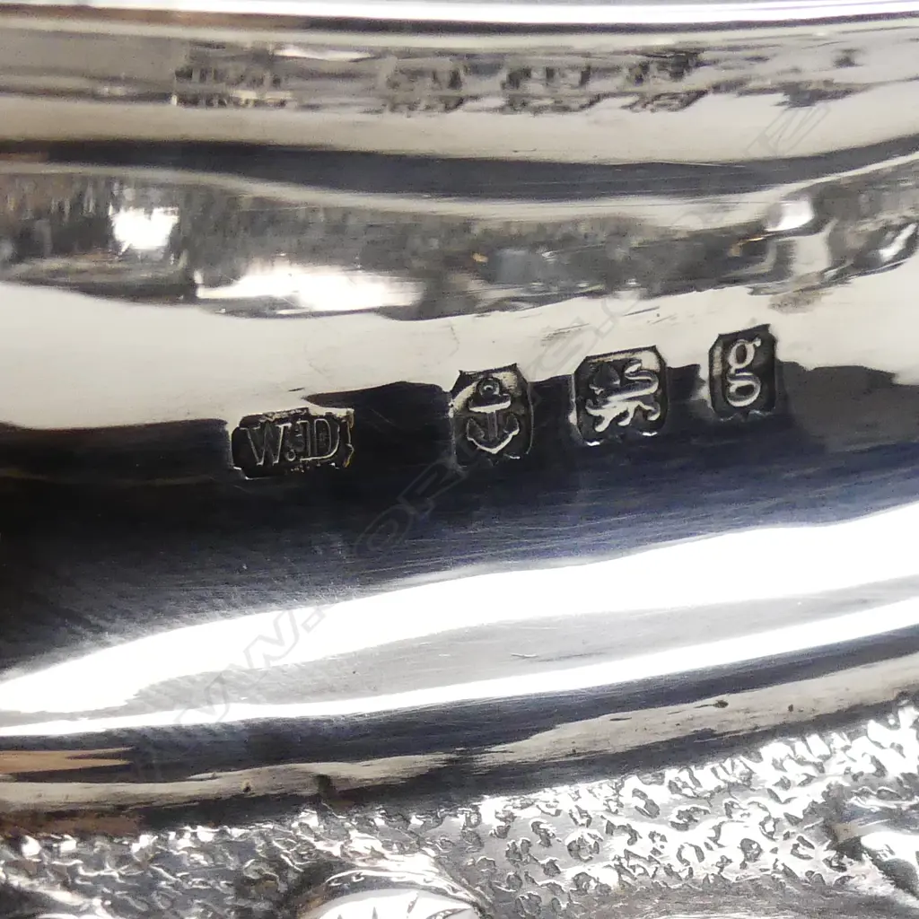 An Edwardian silver teapot Image 1++