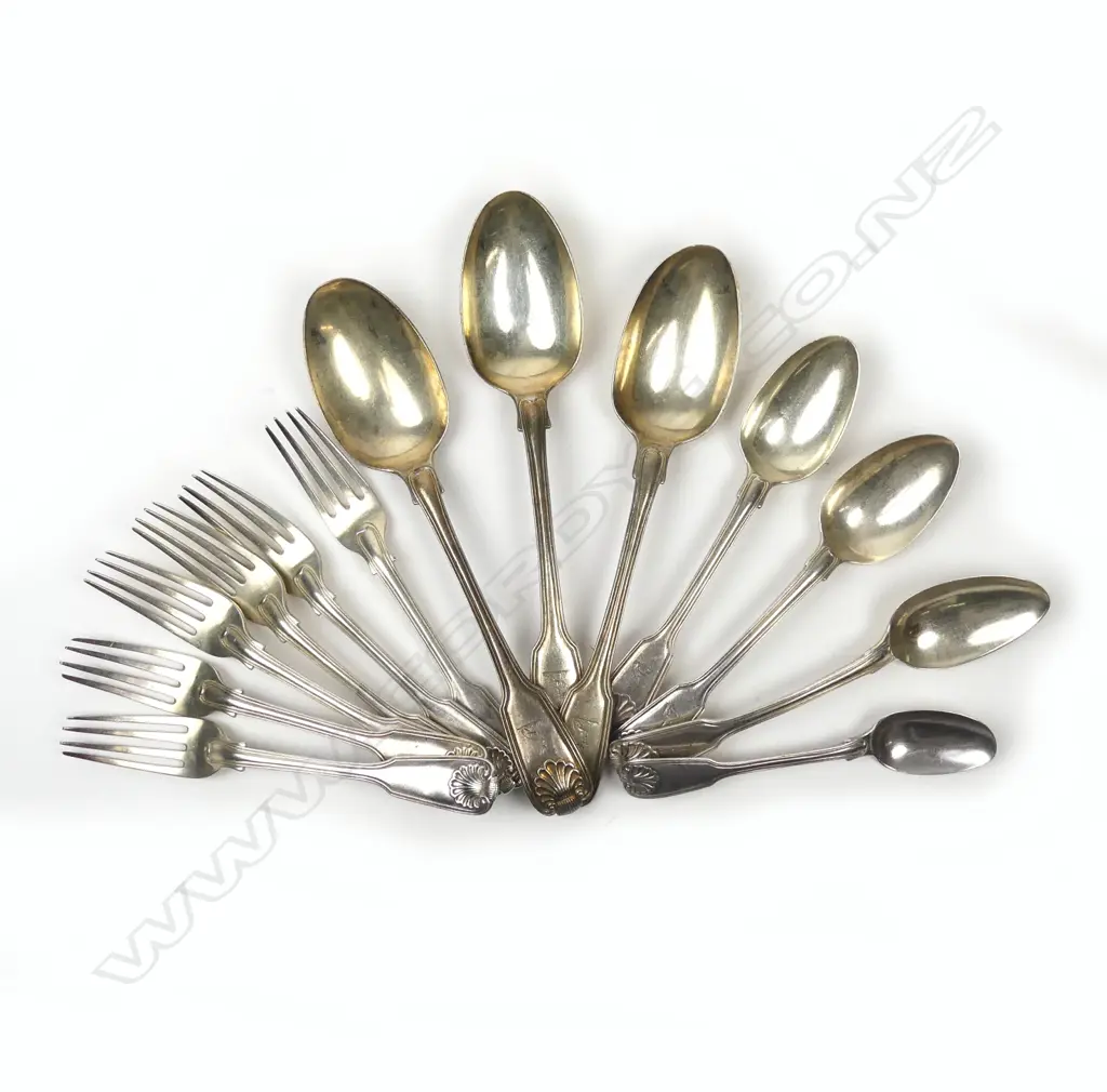 A set of 13 pieces of William IV silver cutlery Image 1++