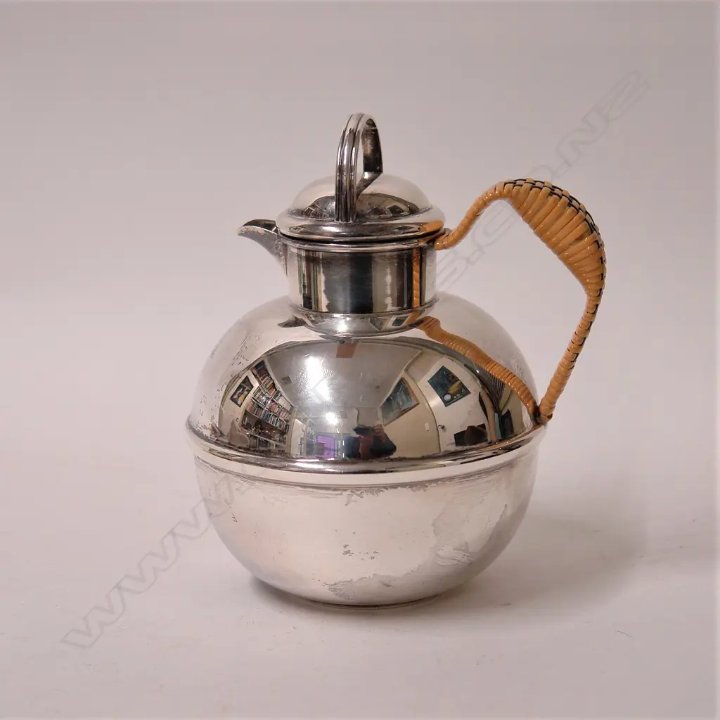 An large American silver Guernsey cream jug Image 1++