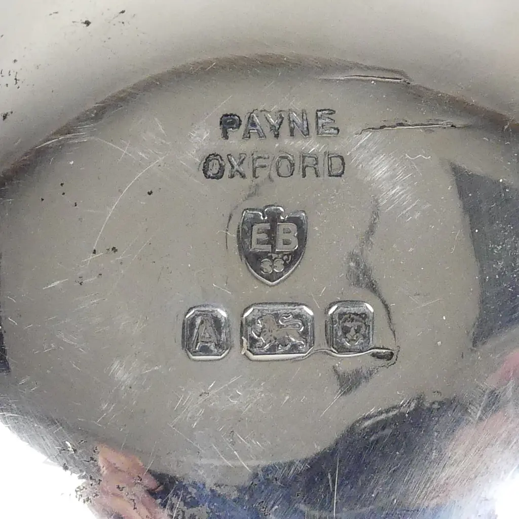 A small silver beaker Image 1++