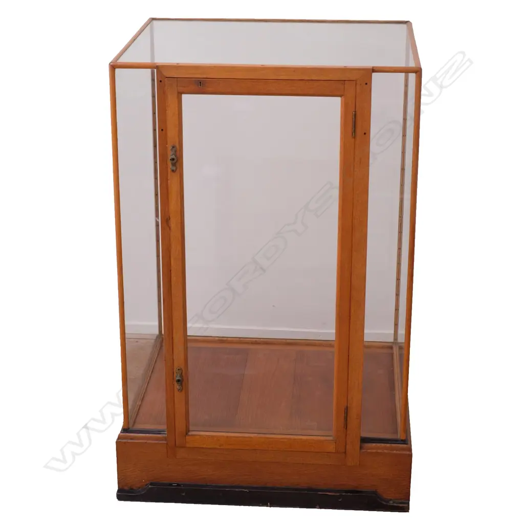 A 1920/1930s oak framed and glazed art deco shop display cabinet Image 1++