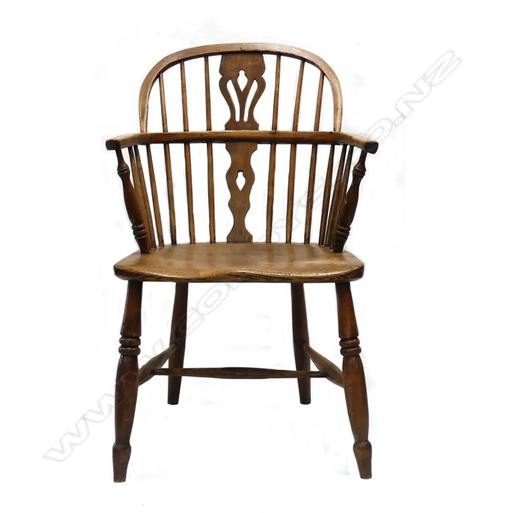 A Georgian country elm Windsor chair Image 1++