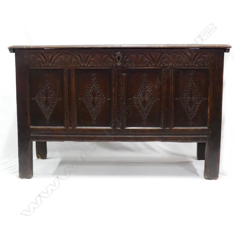 A Georgian oak coffer Image 1++
