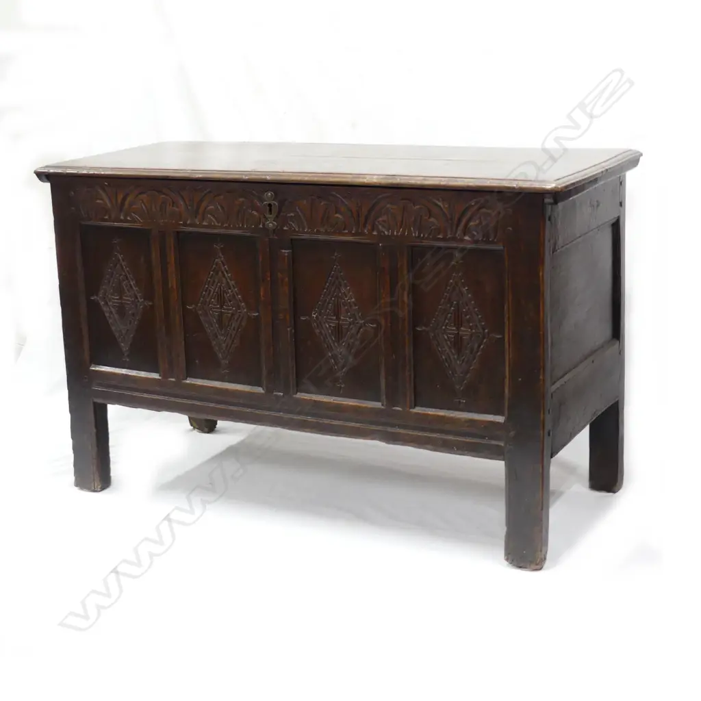 A Georgian oak coffer Image 1++
