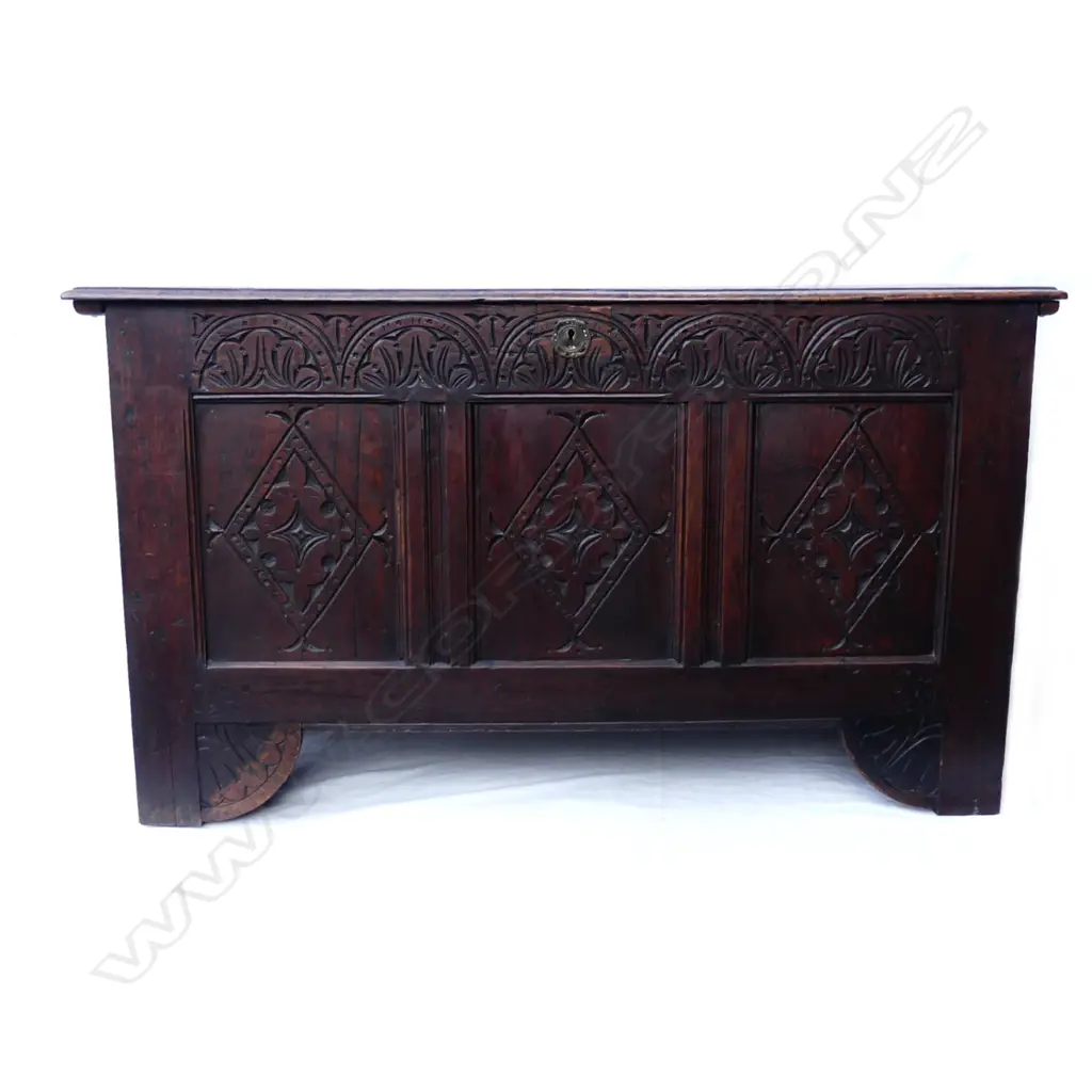 A Georgian oak coffer Image 1++