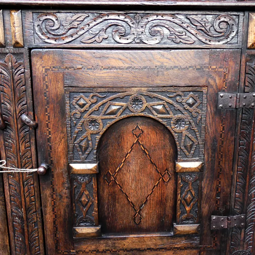 A Continental court cupboard Image 1++