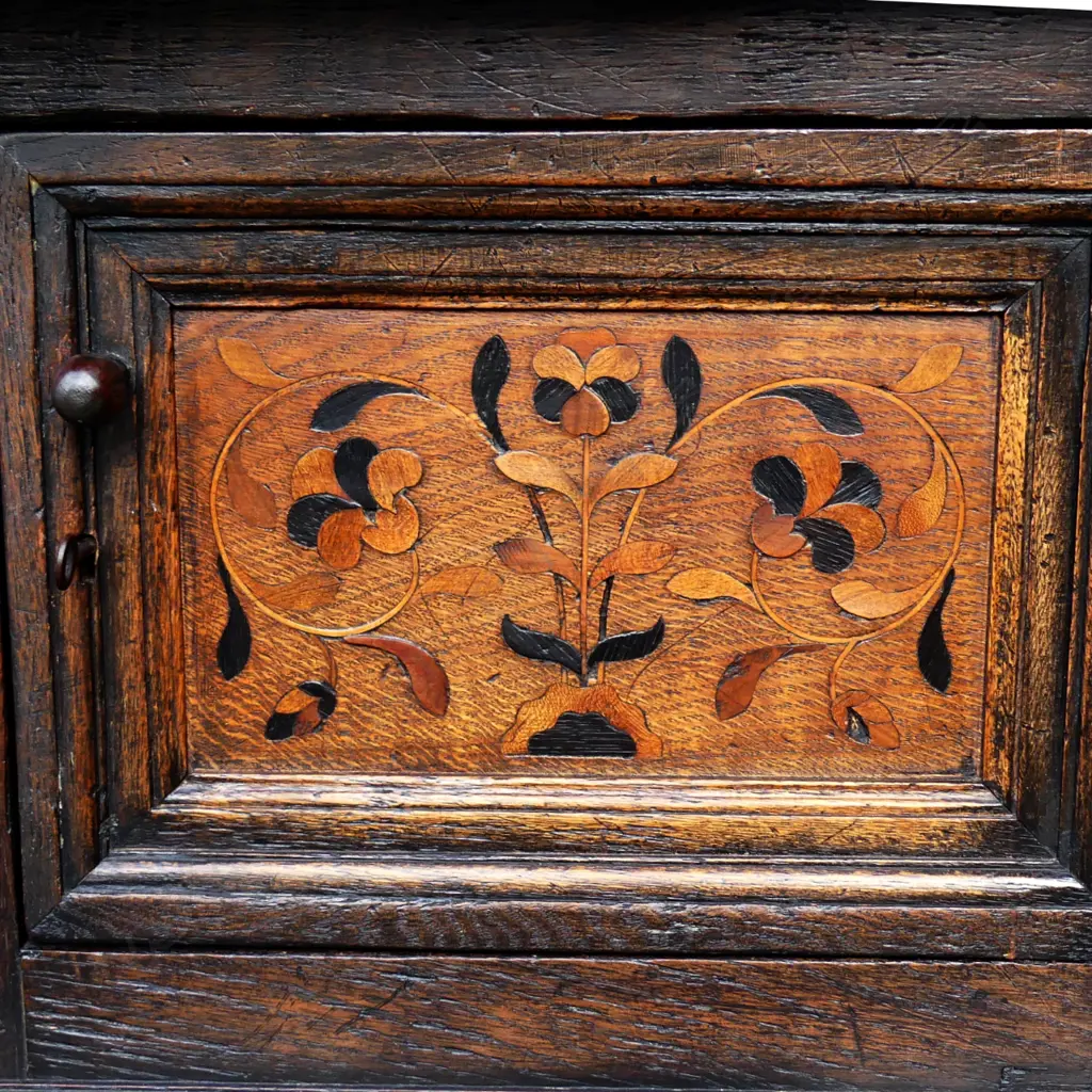 A Continental court cupboard Image 1++