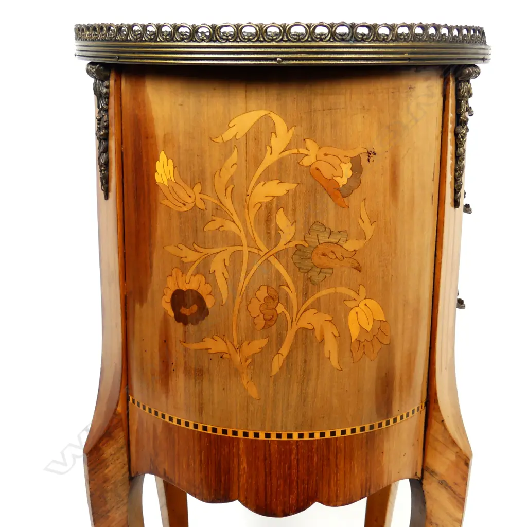 A 20thC French style small marquetry inlaid side table Image 1++