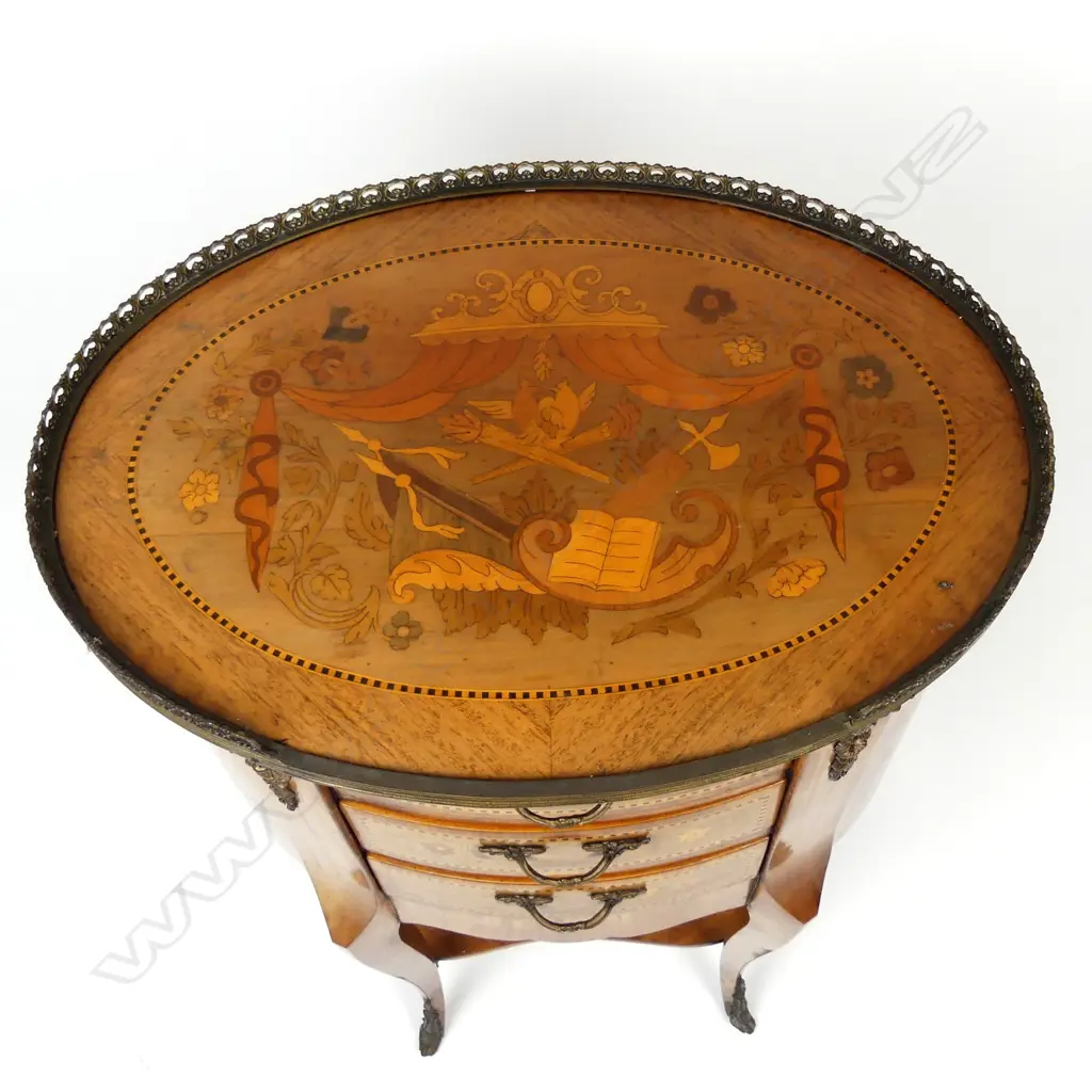 A 20thC French style small marquetry inlaid side table Image 1++