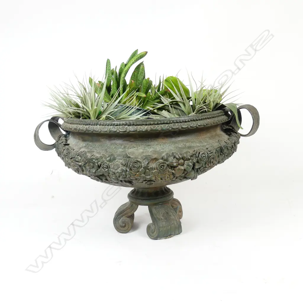 A cast iron garden urn on stand Image 1++