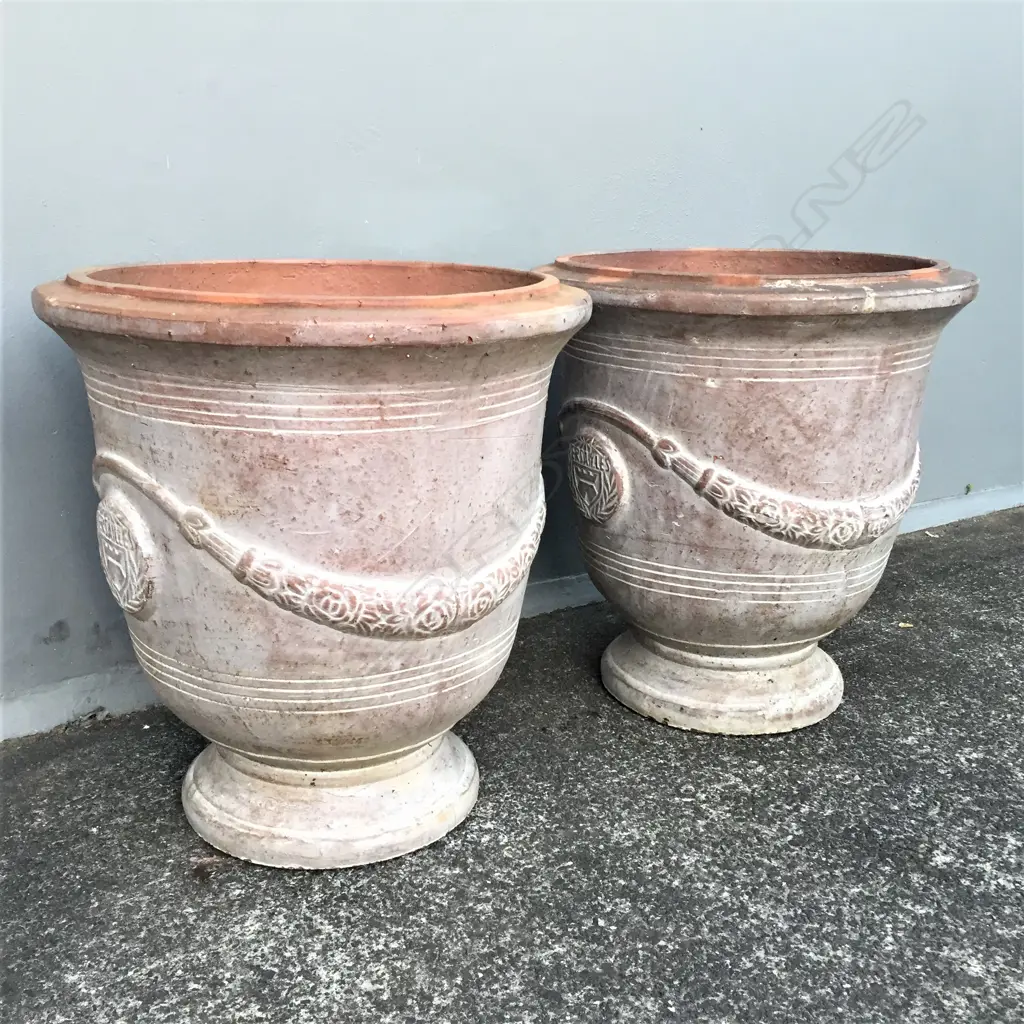 A pair of large Versailles pedestal urns Image 1++