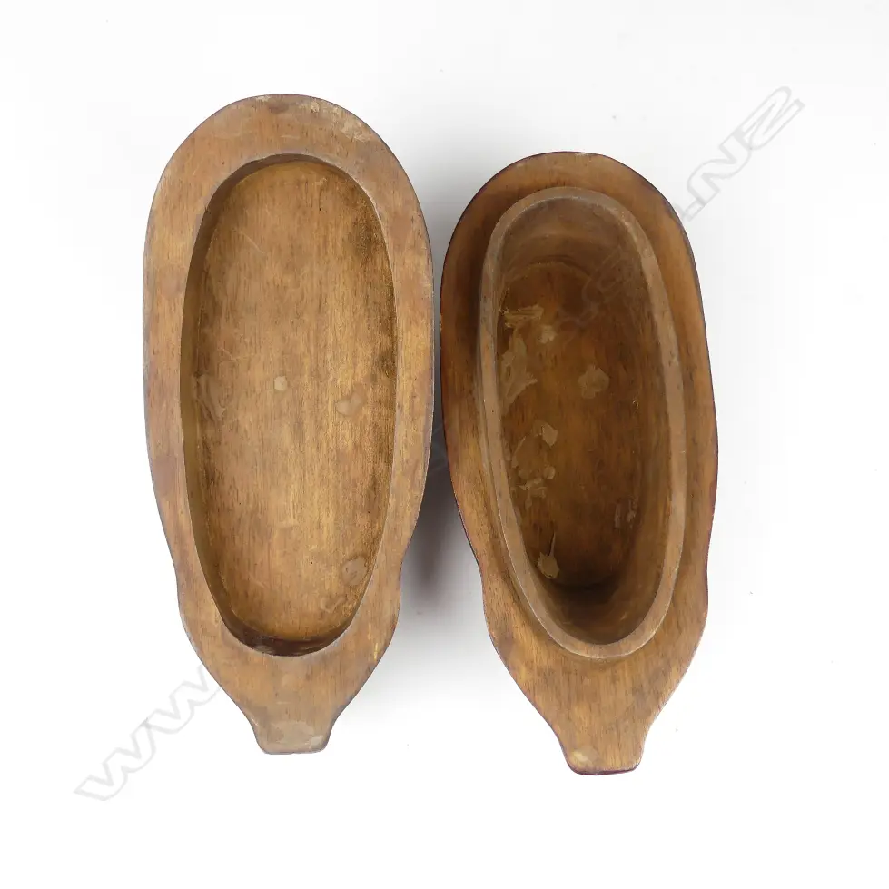 An early walnut box in the form of a hare Image 1++