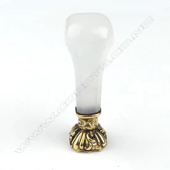 A 19thC 15ct. gold and hardstone desk seal