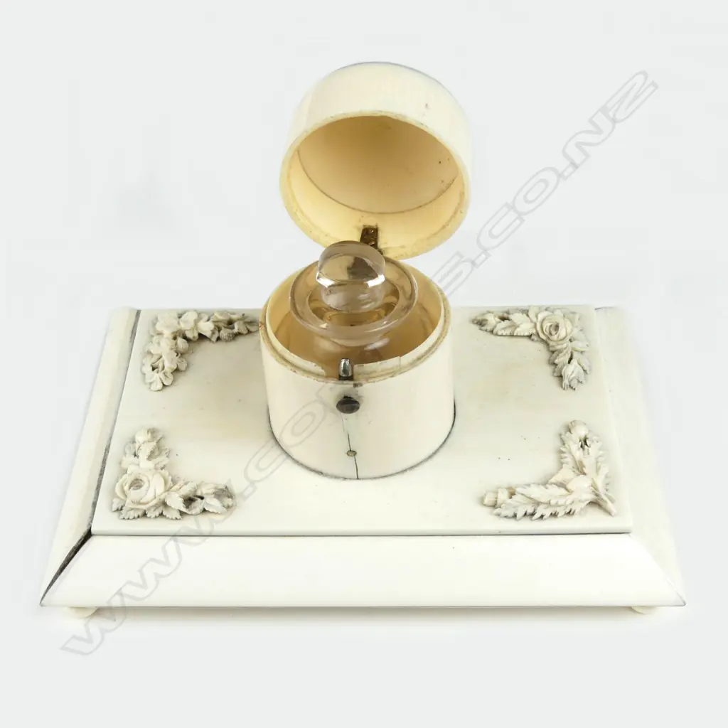 An ivory inkstand Image 1++