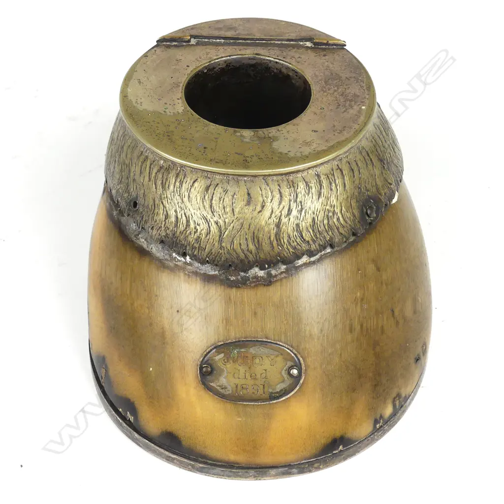 A late Victorian silver plate and horse hoof inkwell holder Image 1++