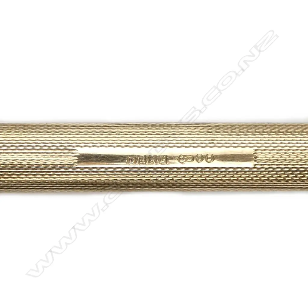 A 9ct gold Onoto fountain pen Image 1++