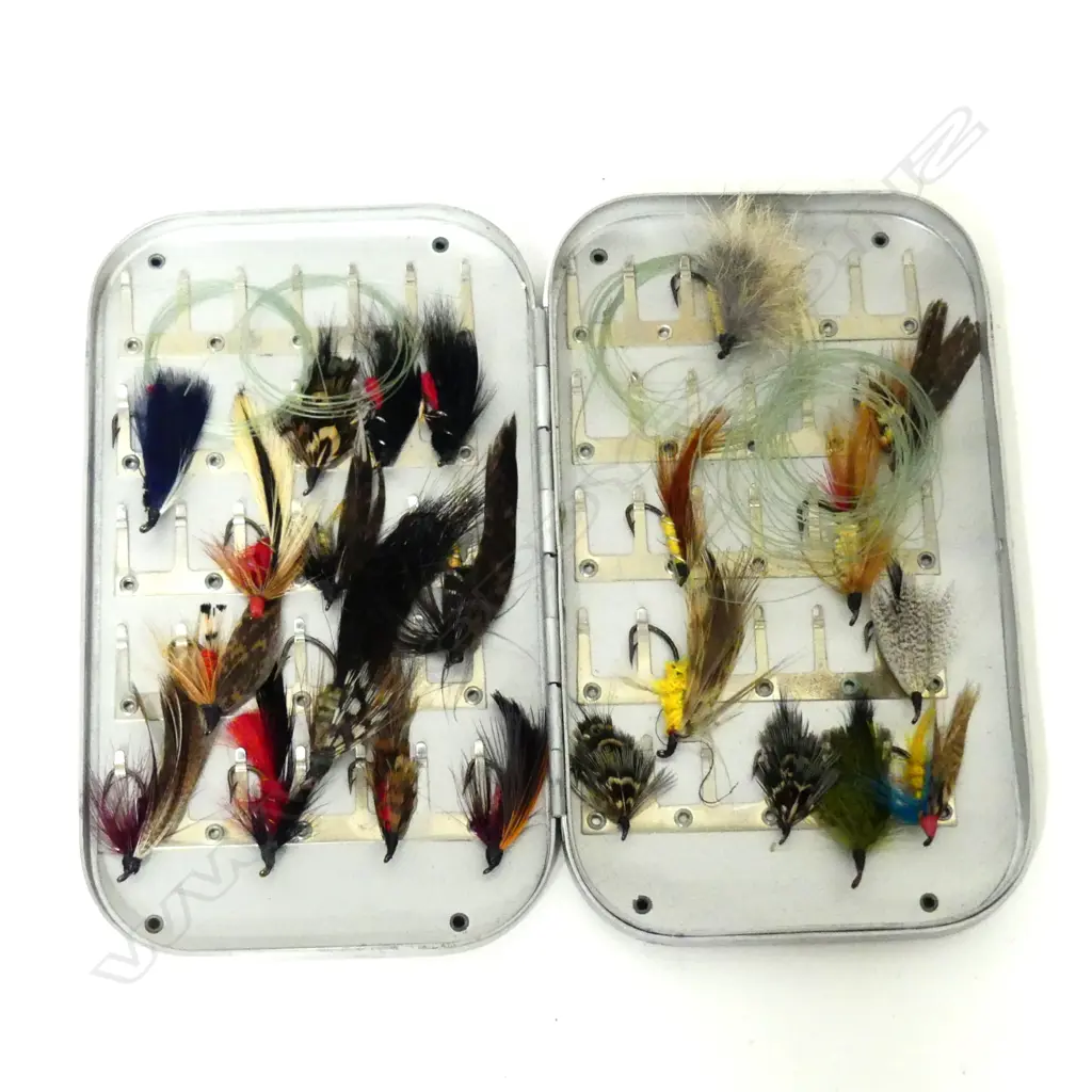A Wheatly Silmalloy metal fly box Image 1++