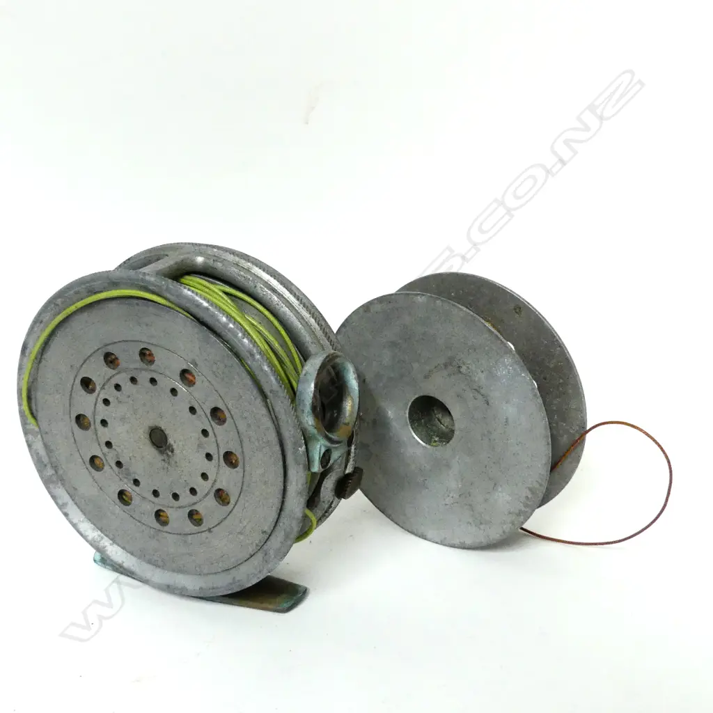 An F. Steans & Coy. Ltd. Ch-Ch N.Z. 3⅝" fly reel Image 1++