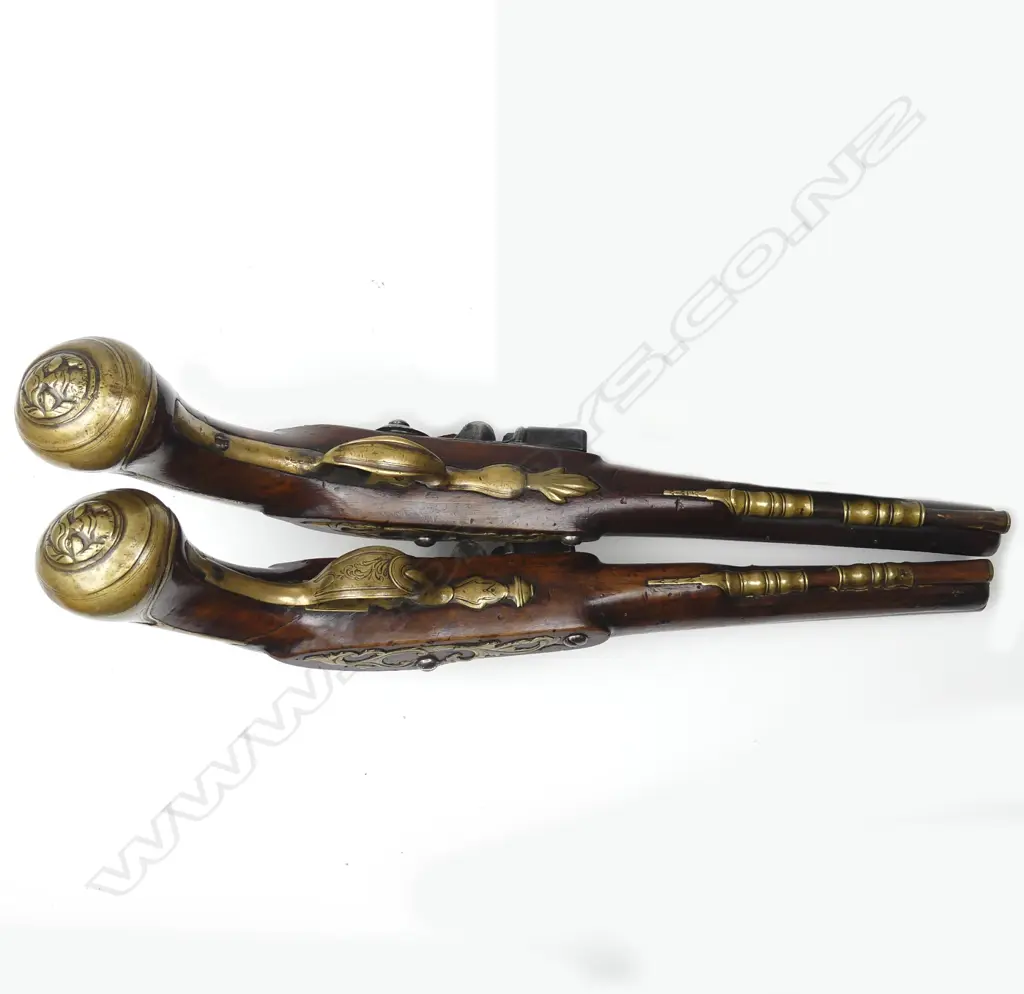 A pair of Irish flintlock coach pistols Image 1++