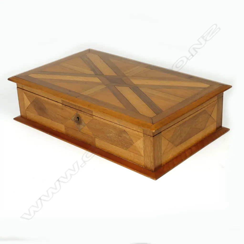 An uncommon WWI Somes Island Wellington Harbour woods hinged lid box Image 1++