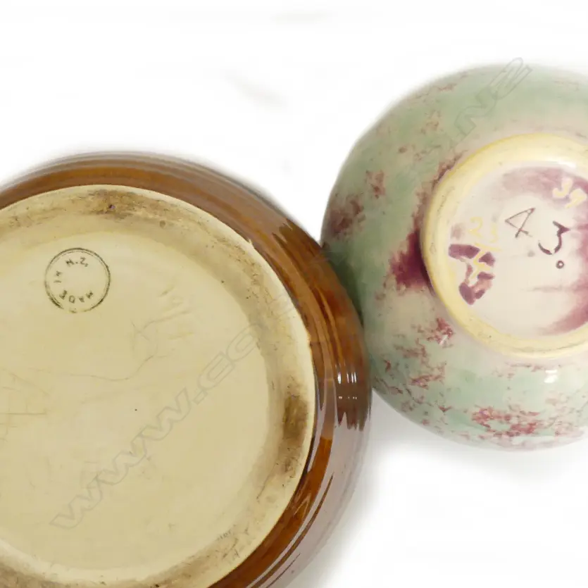 Two early Crown Lynn/Ambrico vases Image 1++