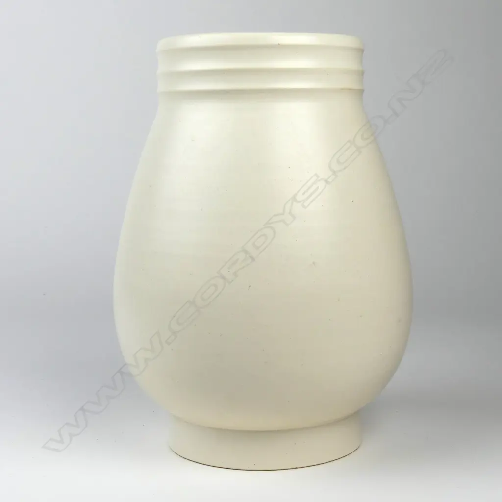 A Crown Lynn 'Hand Potted' ovoid vase Image 1++