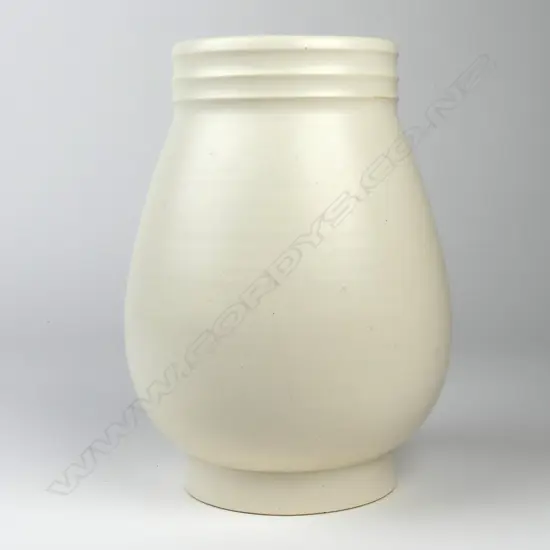 A Crown Lynn 'Hand Potted' ovoid vase