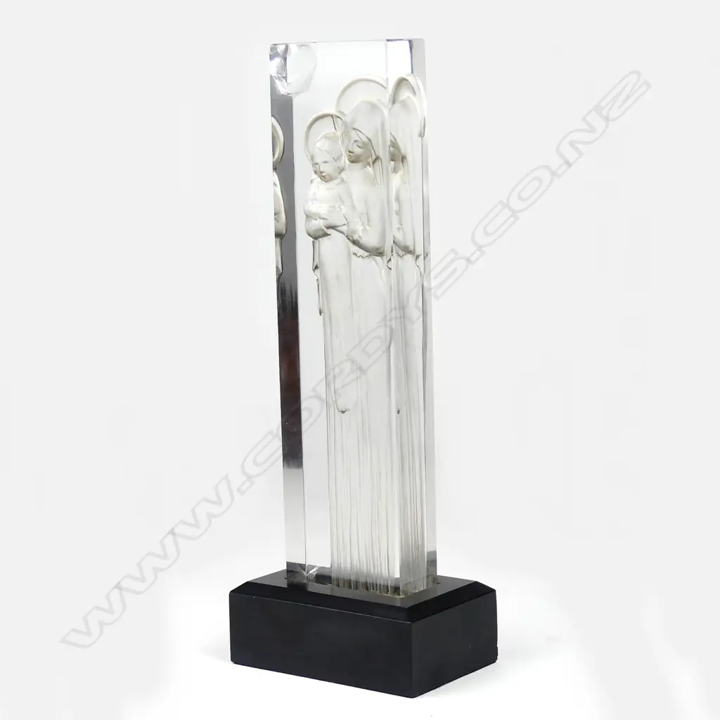 A Lalique statue ‘La Vierge à l'Enfant’ Image 1++