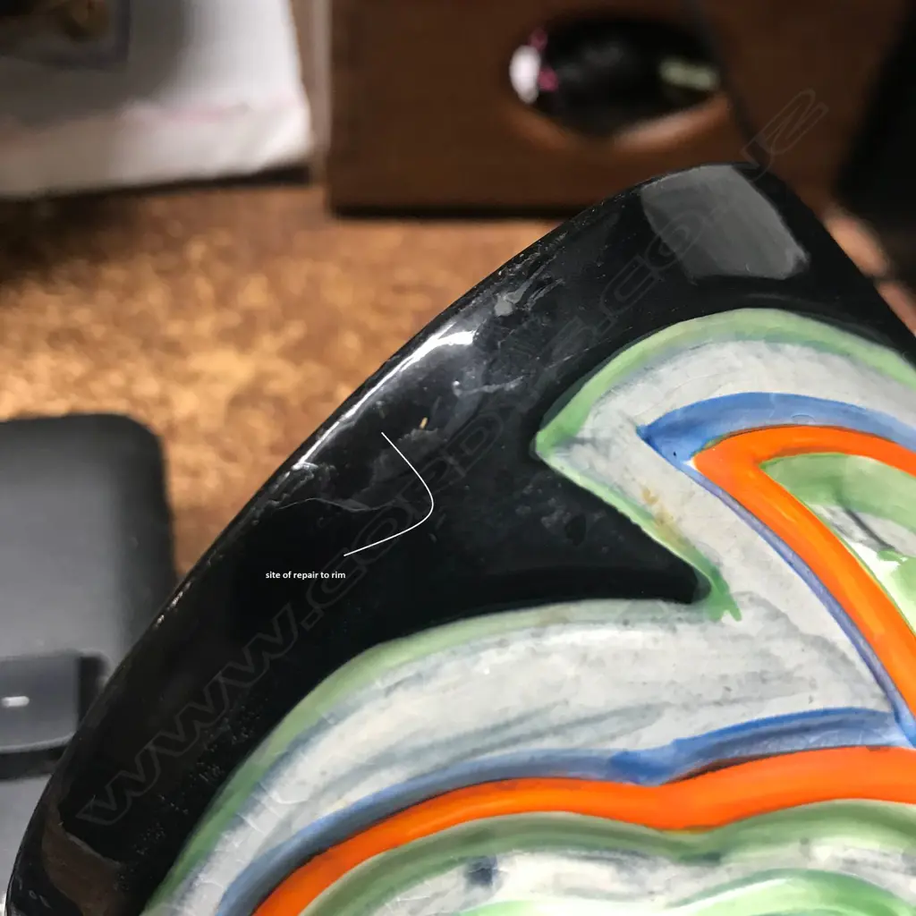 Clarice Cliff Bizarre sgraffito vase Image 1++