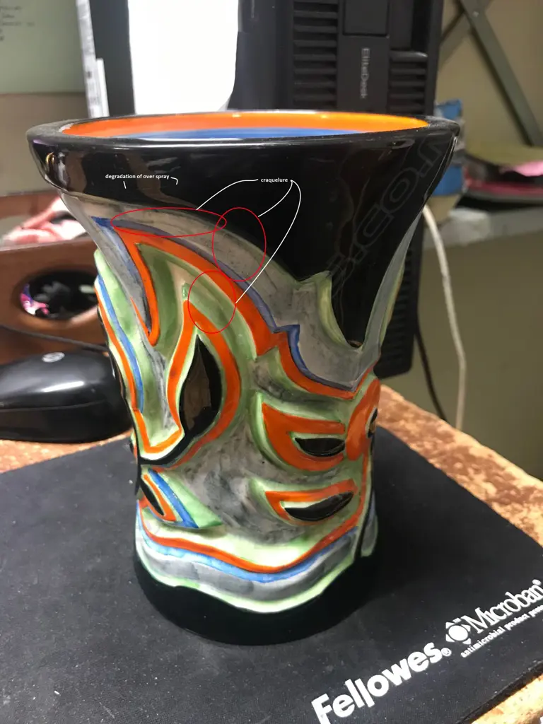 Clarice Cliff Bizarre sgraffito vase Image 1++